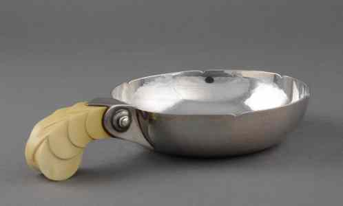 Henry George Murphy: bowl with handle
