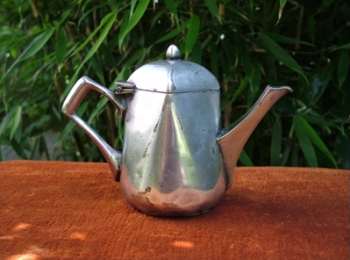 An unidentified 25 cl teapot with an original design 